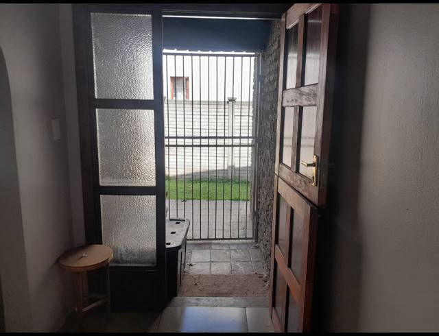 4 BEDROOM HOUSE FOR SALE IN OOS EINDE